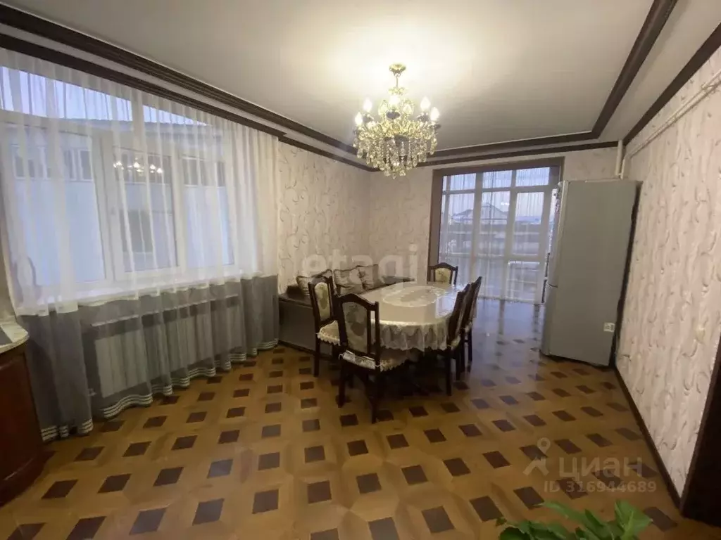 2-к кв. Карачаево-Черкесия, Черкесск Октябрьская ул., 360Д (89.8 м) - Фото 0