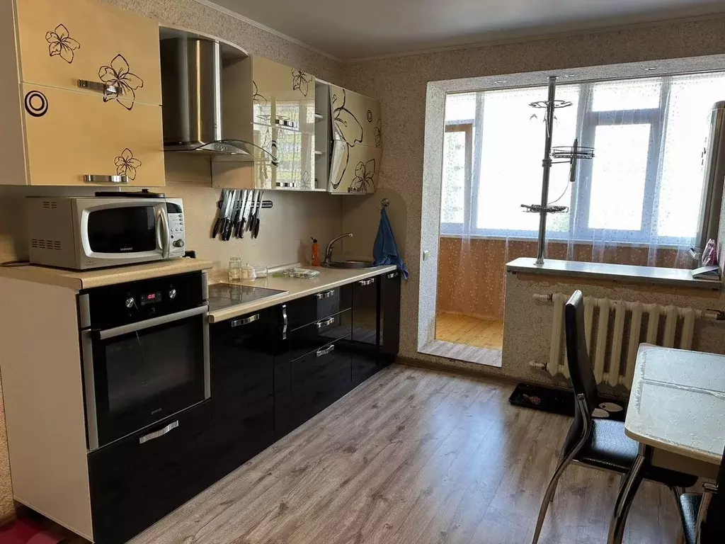2-к кв. Тюменская область, Тобольск 7-й мкр, 46 (69.0 м) - Фото 1