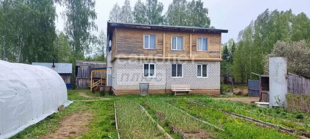 Дом в Башкортостан, Нуримановский район, Красногорский сельсовет, с. ... - Фото 0