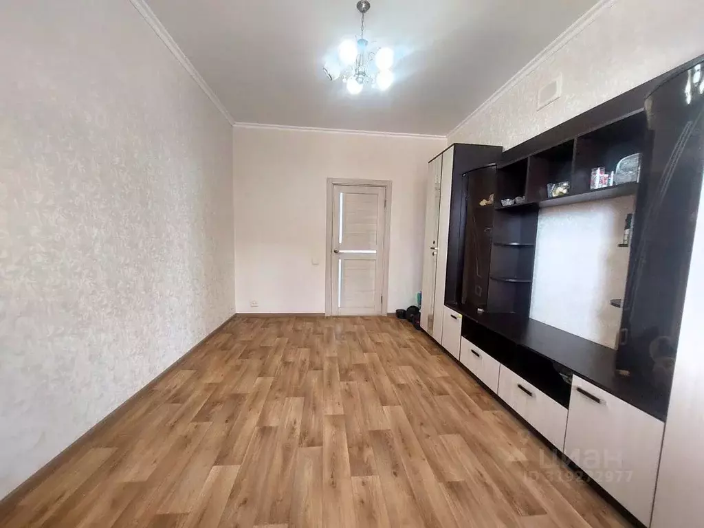 3-к кв. Астраханская область, Астрахань ул. Космонавта Комарова, 61 ... - Фото 1