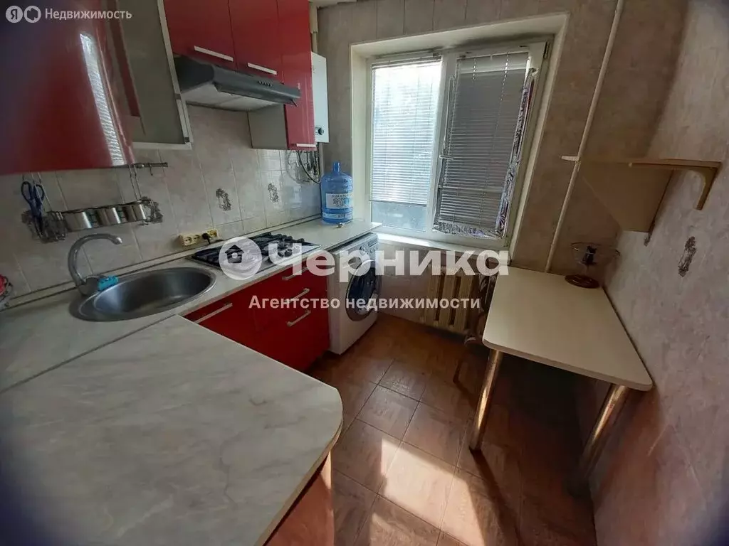 3-комнатная квартира: Шахты, улица Образцова, 1Б (56 м) - Фото 1