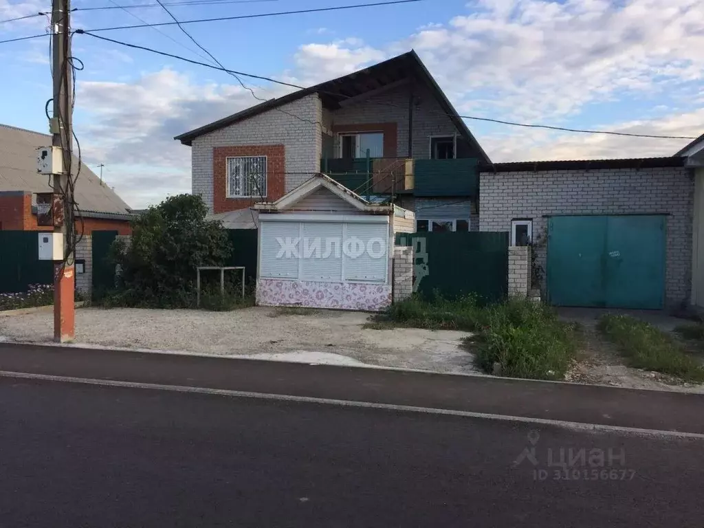 Дом в Алтайский край, Барнаул ул. 2-я Малиновая (210 м) - Фото 1