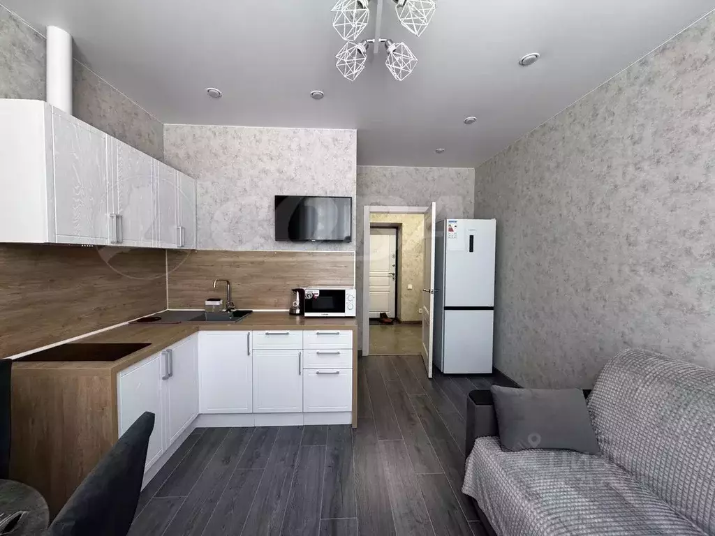 1-к кв. Тюменская область, Тюмень ул. Республики, 204к11 (41.0 м) - Фото 2