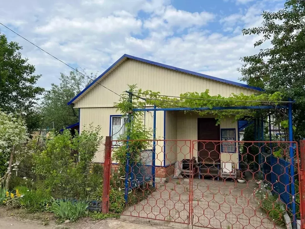 Дом в Саратовская область, Энгельсский район, Красноярское ... - Фото 0