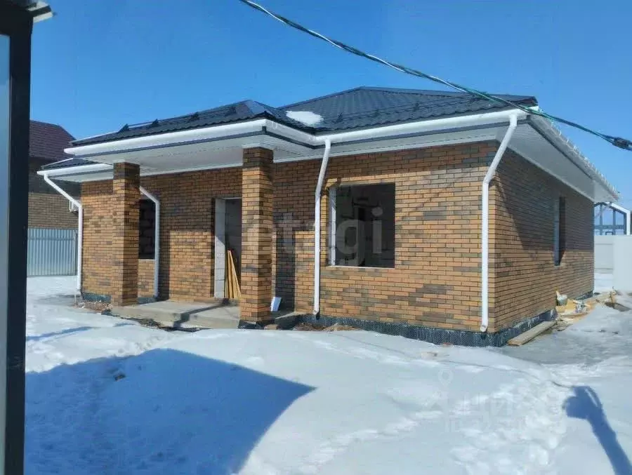 Дом в Саратовская область, Балашов Высотная ул., 1 (100 м) - Фото 1