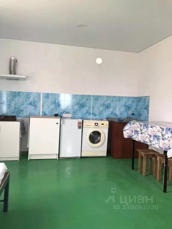 Дом в Крым, Симферопольский район, Гвардейское пгт ул. Ташкентская (40 ... - Фото 2