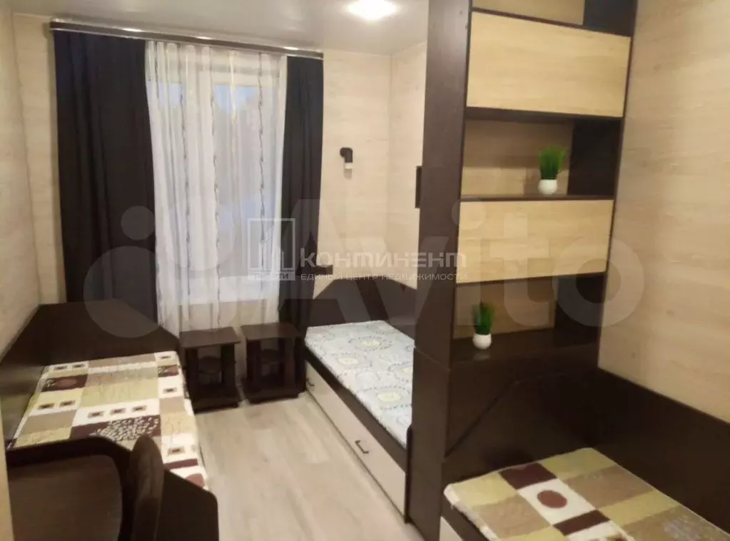 Комната 14 м в 7-к., 2/2 эт. - Фото 0