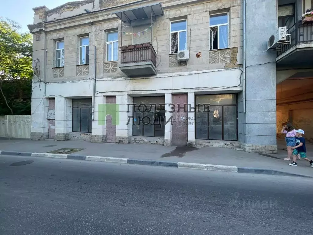 Торговая площадь в Крым, Евпатория ул. Караева, 7 (137 м) - Фото 0