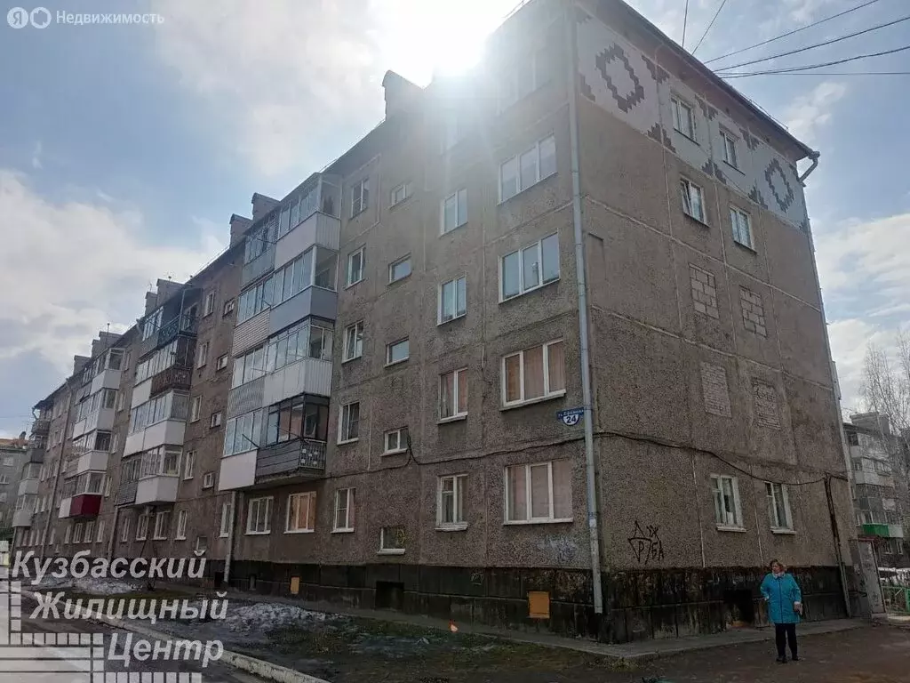 3-комнатная квартира: Осинники, улица Ефимова, 24 (62 м) - Фото 1