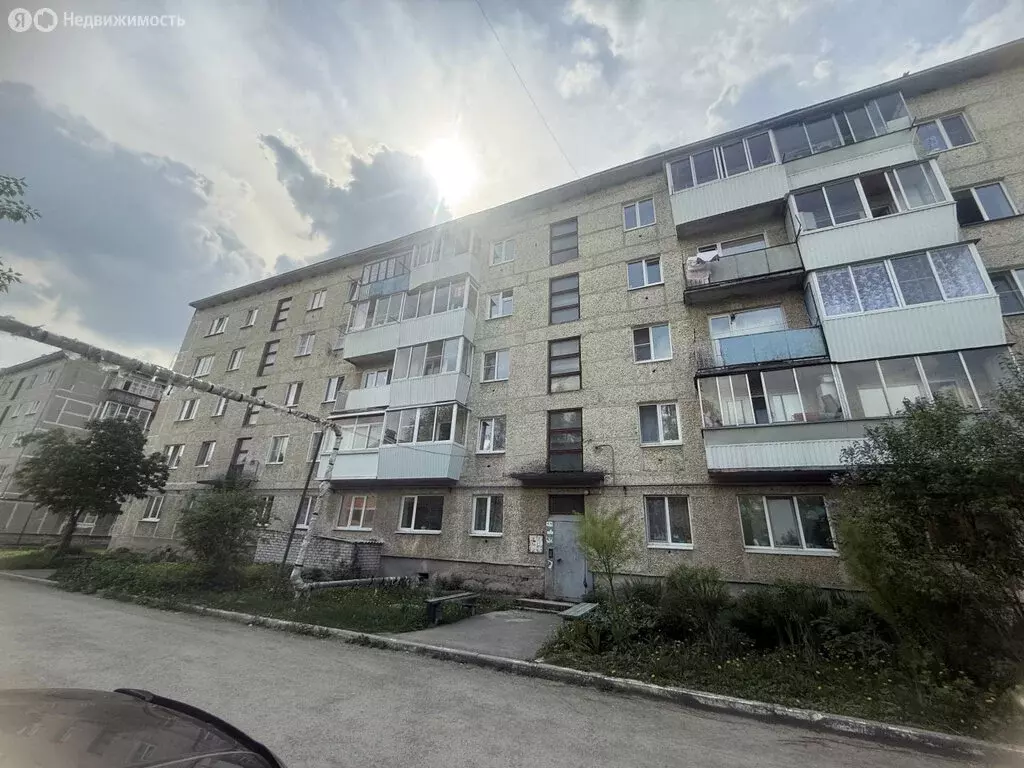 3-комнатная квартира: посёлок городского типа Верхнее Дуброво, ... - Фото 1
