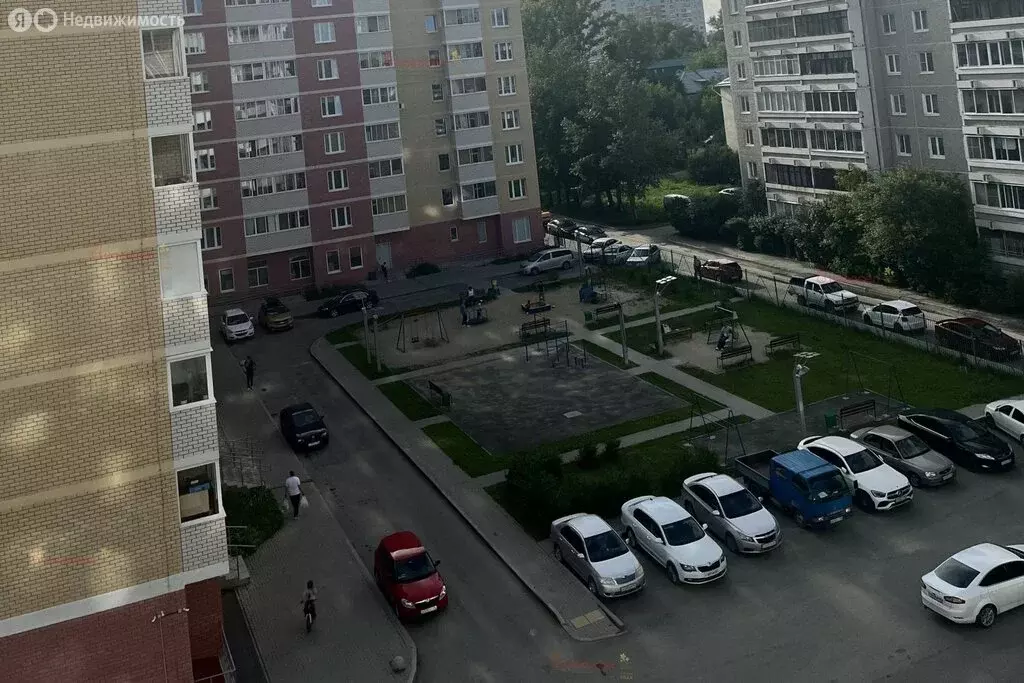 3-комнатная квартира: Екатеринбург, Атмосферная улица, 11 (64 м) - Фото 2