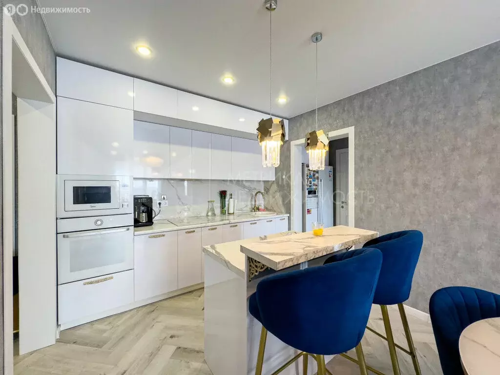 2-комнатная квартира: Тюмень, Заполярная улица, 11 (68 м) - Фото 1