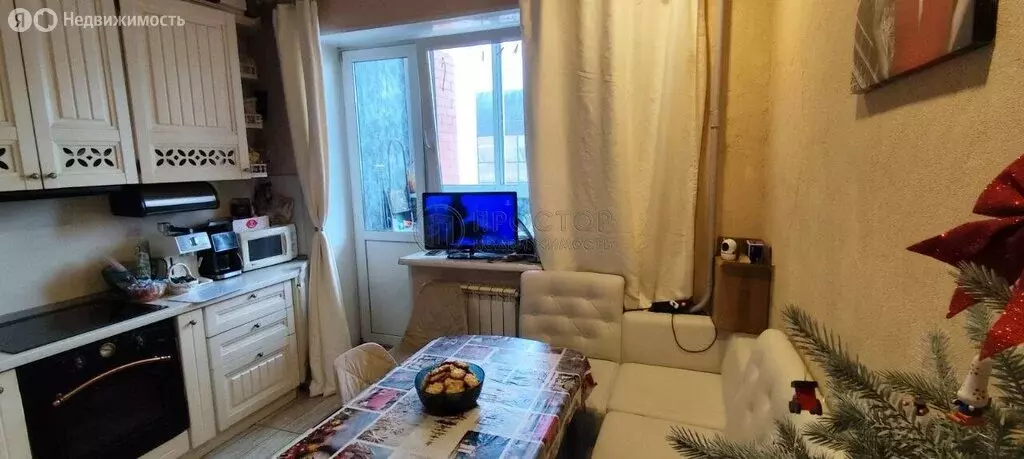 3-комнатная квартира: посёлок городского типа Октябрьский, Школьная ... - Фото 2