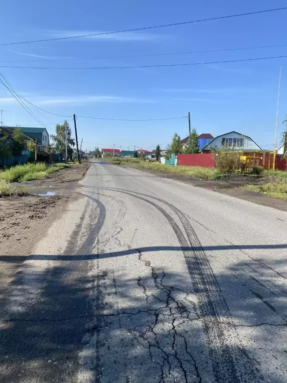 Участок в Омская область, Омск Порт-Артур мкр, ул. 9-я Комсомольская, ... - Фото 0