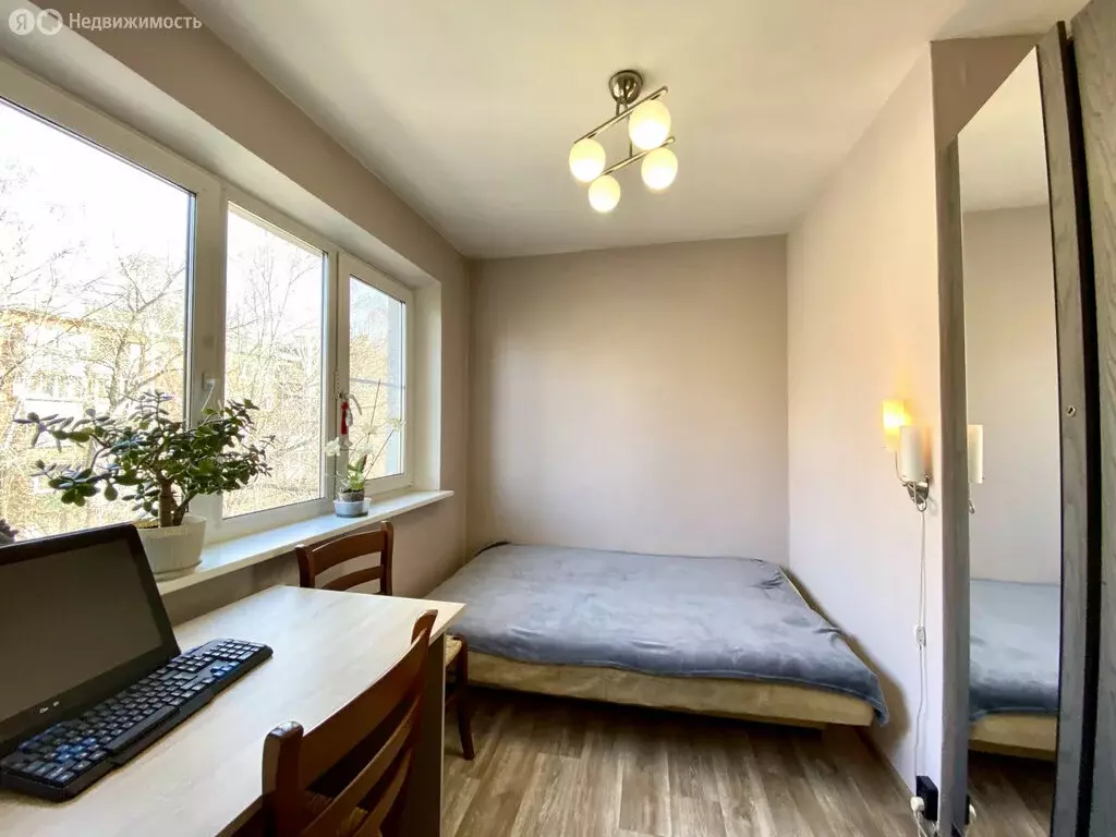 3-комнатная квартира: Иркутск, улица Александра Невского, 61 (47 м) - Фото 0