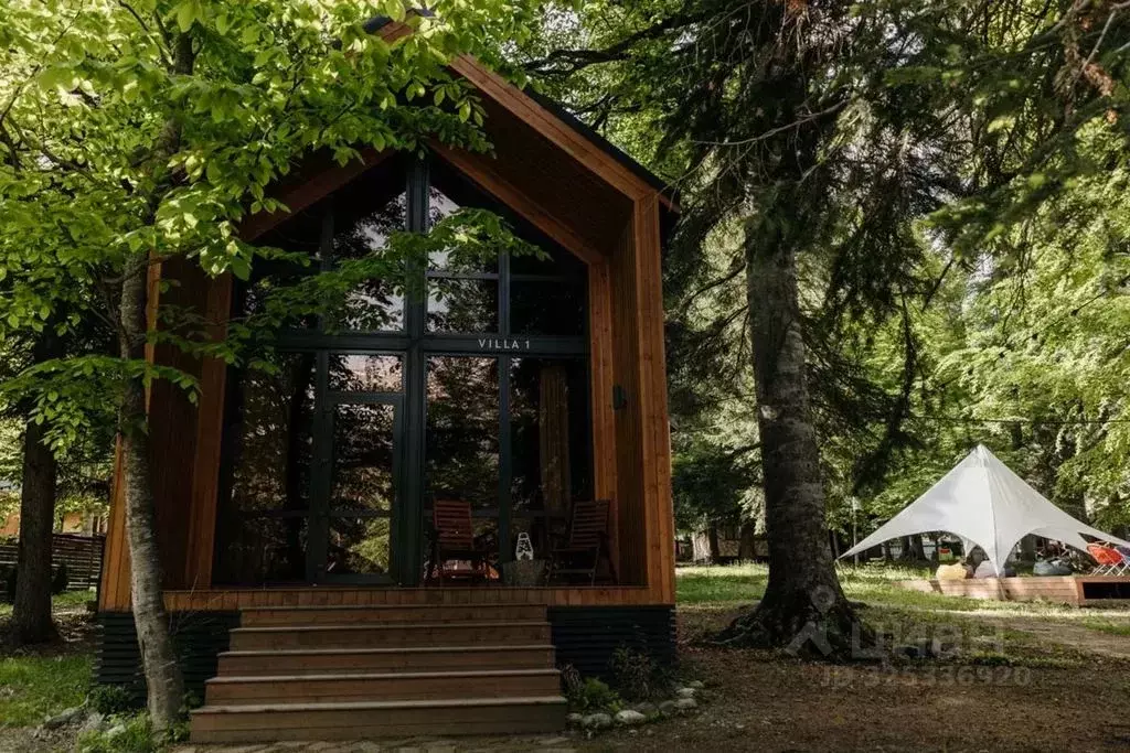 Дом в Карачаево-Черкесия, Зеленчукский район, с. Архыз ул. Банковская, ... - Фото 1