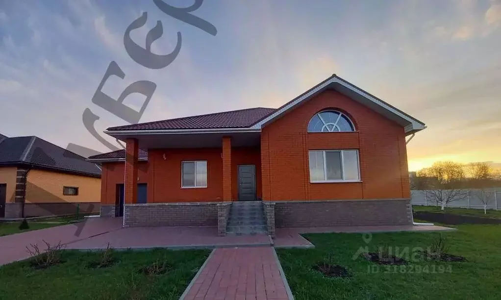 Дом в Белгородская область, Строитель Яковлевский городской округ, ул. ... - Фото 1