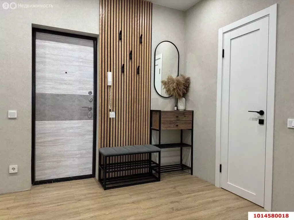 3-комнатная квартира: Краснодар, Гаражная улица, 87 (92 м) - Фото 0