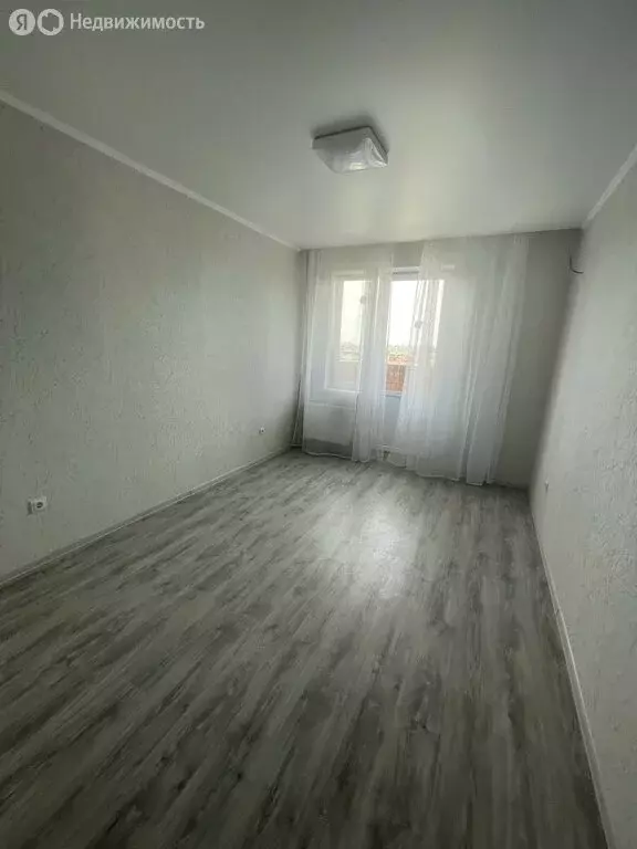 Квартира-студия: посёлок Российский, улица имени В.М. Комарова, 21Б ... - Фото 1