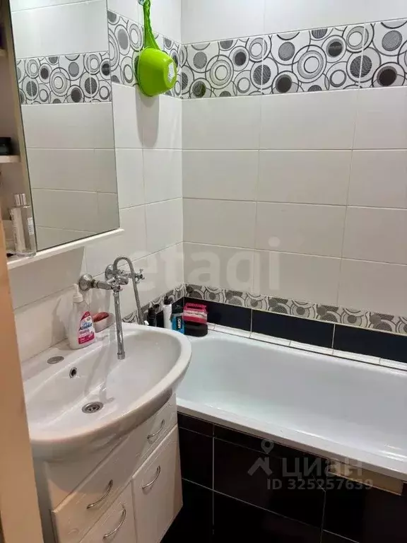 3-к кв. Псковская область, Остров Строитель мкр, 8 (58.4 м) - Фото 1