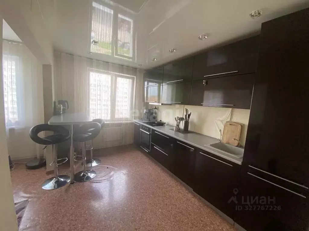 3-к кв. Кемеровская область, Кемерово Космическая ул., 24 (85.0 м) - Фото 2