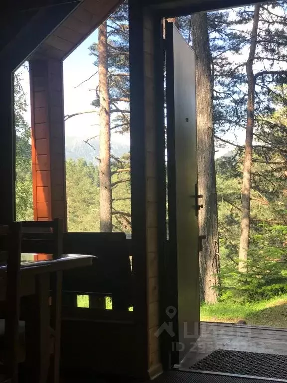 Дом в Карачаево-Черкесия, Зеленчукский район, с. Архыз ул. Софийская, ... - Фото 1
