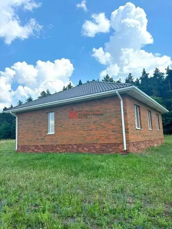 Дом в Белгородская область, Старооскольский городской округ, с. ... - Фото 1