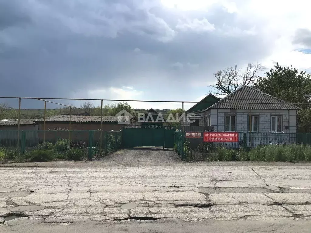 Дом в Ростовская область, Матвеево-Курганский район, с. Малокирсановка ... - Фото 1