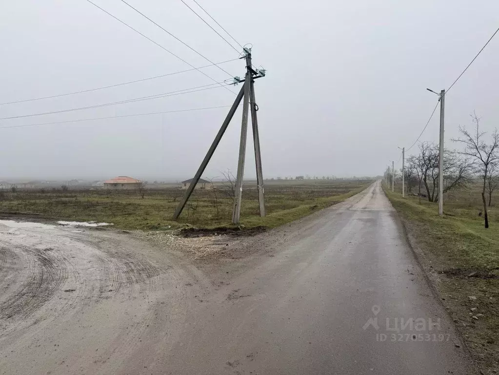 Участок в Крым, Симферопольский район, с. Мирное ул. 75 лет Победы, 1А ... - Фото 2