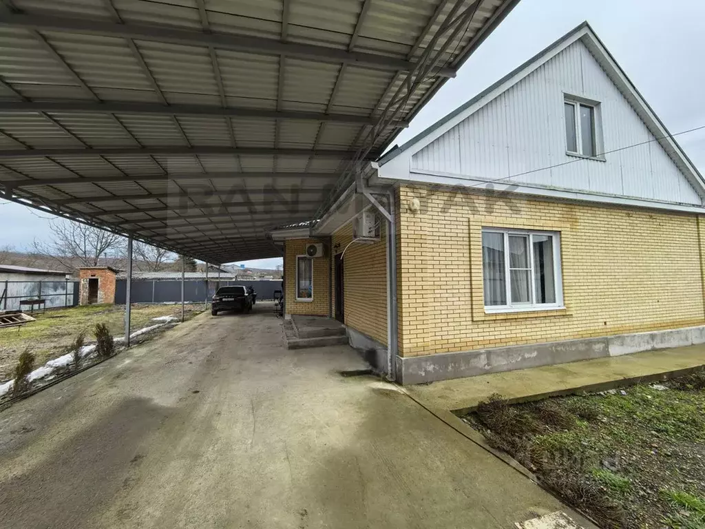 Дом в Адыгея, Майкопский район, Победенское с/пос, пос. Удобный ул. ... - Фото 1