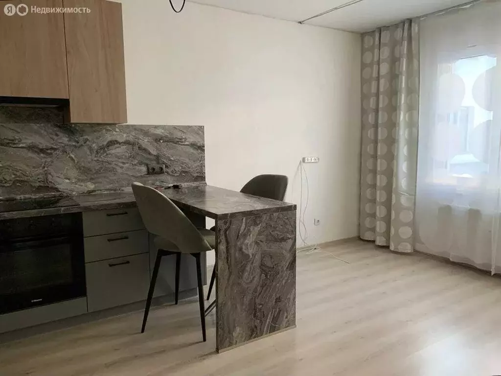 3-комнатная квартира: Екатеринбург, улица Евгения Савкова, 46 (55.5 м) - Фото 1