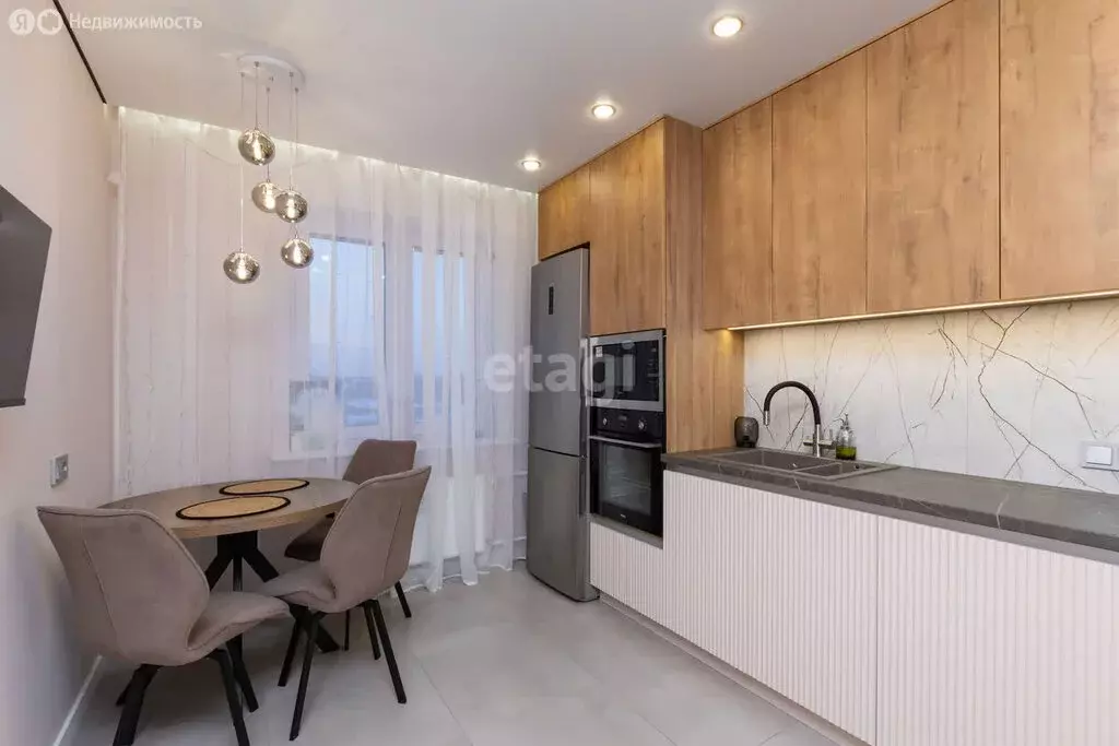 3-комнатная квартира: Тюмень, Алматинская улица, 12 (63.8 м) - Фото 1
