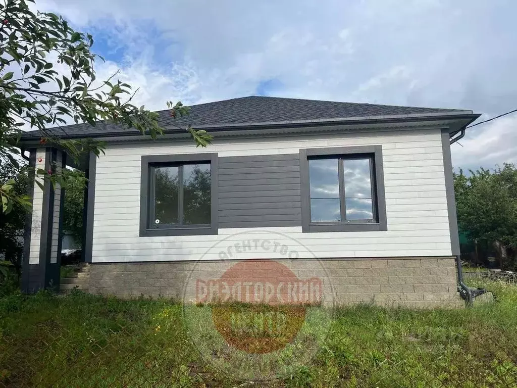 Дом в Белгородская область, Корочанский район, Мелиховское с/пос, с. ... - Фото 1