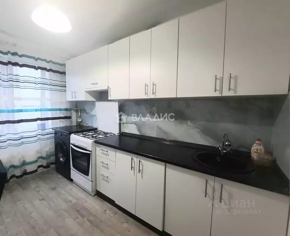 3-к кв. Брянская область, Брянск ул. Ромашина, 35 (61.2 м) - Фото 2