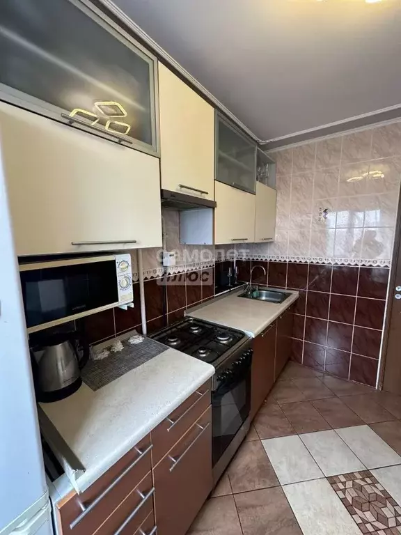 3-к кв. Омская область, Омск просп. Мира, 106А (62.0 м) - Фото 0