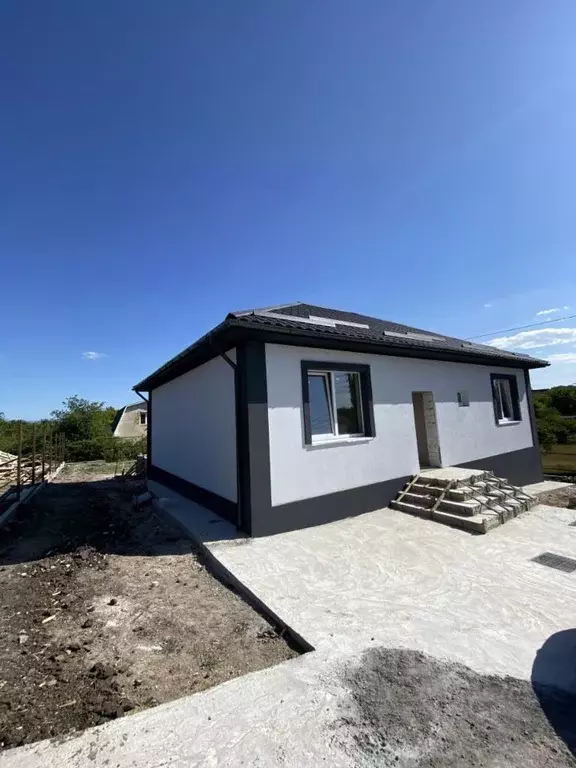 Дом в Крым, Симферопольский район, Добровское с/пос, с. Заречное пер. ... - Фото 1