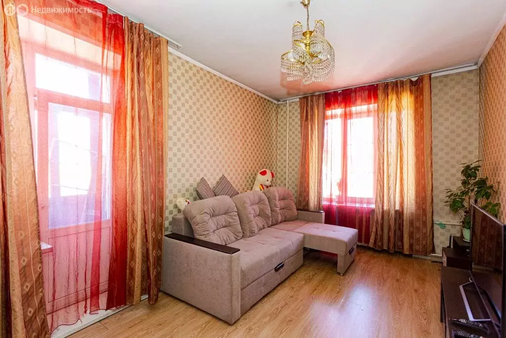 3-комнатная квартира: Новокузнецк, улица Петракова, 72 (73.9 м) - Фото 1