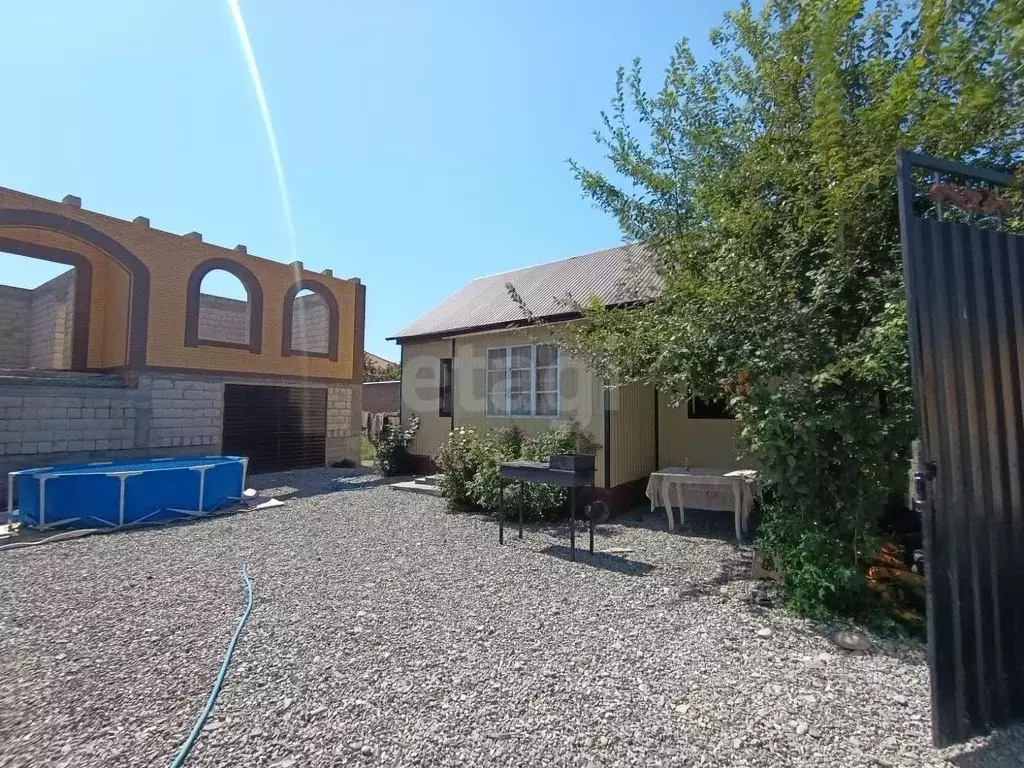 Дом в Ингушетия, Назрань ул. Халухоева (150 м) - Фото 1