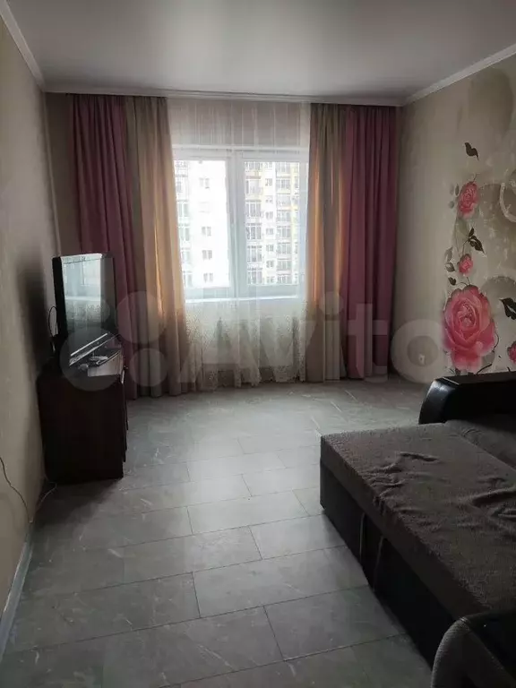 10 и более-к. квартира, 37 м, 8/16 эт. - Фото 0