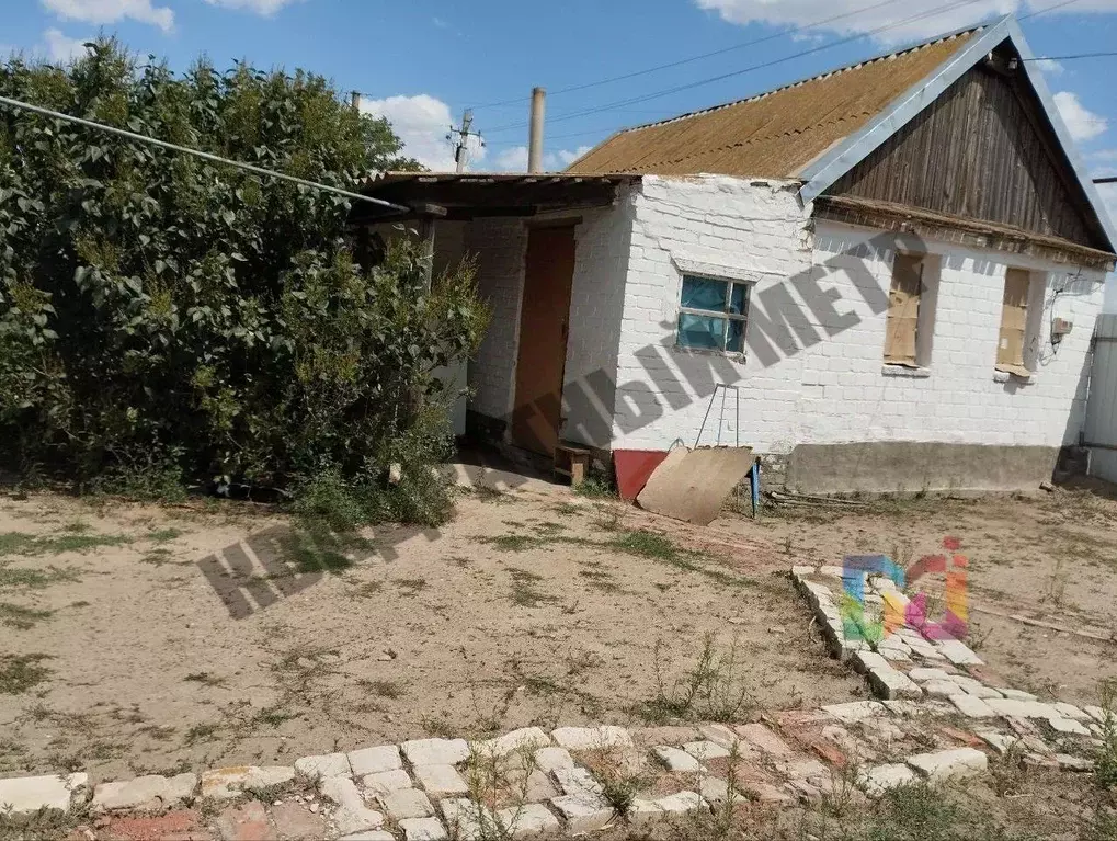 Дом в Калмыкия, с. Малые Дербеты ул. Николаева, 28 (27 м) - Фото 1