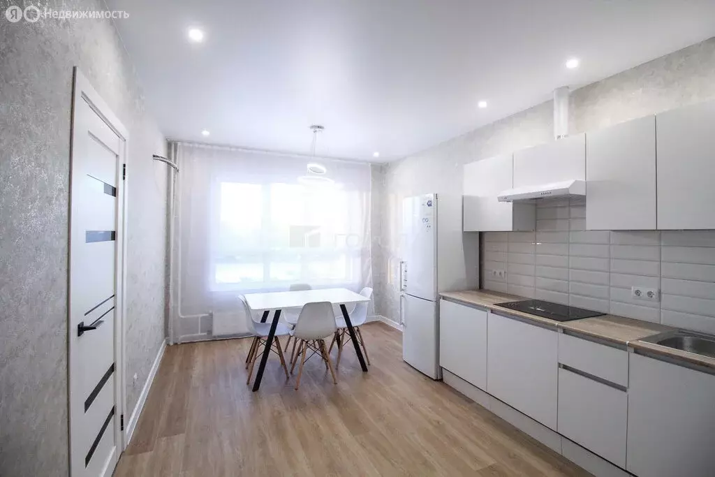 2-комнатная квартира: Барнаул, улица Солнечная Поляна, 75 (50 м) - Фото 1