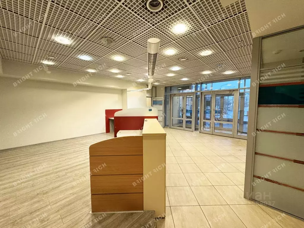 Офис в Санкт-Петербург пл. Конституции, 1 (333 м) - Фото 1