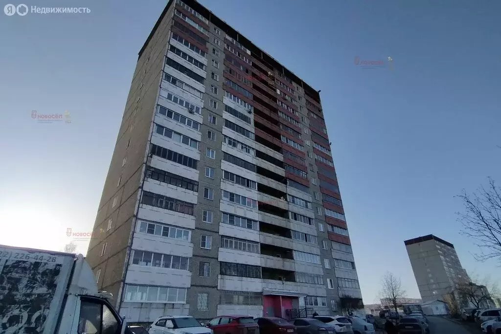 2-комнатная квартира: Первоуральск, улица Емлина, 11 (48 м) - Фото 1