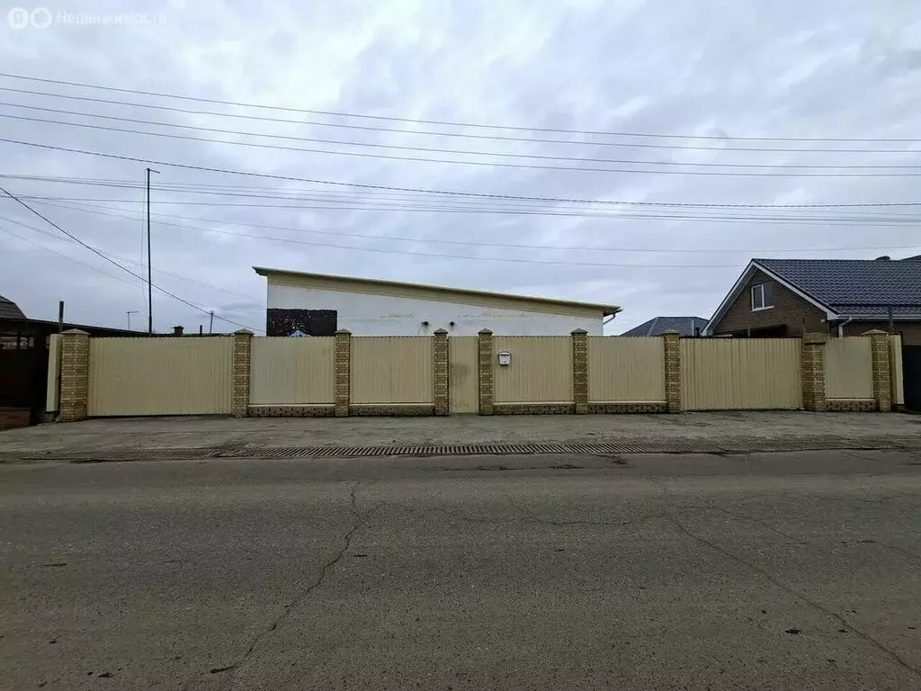 Дом в станица Новотитаровская, Краснодарская улица (308 м) - Фото 1