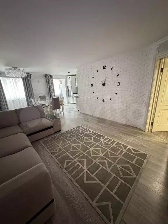 3-к. квартира, 100 м, 3/5 эт. - Фото 0