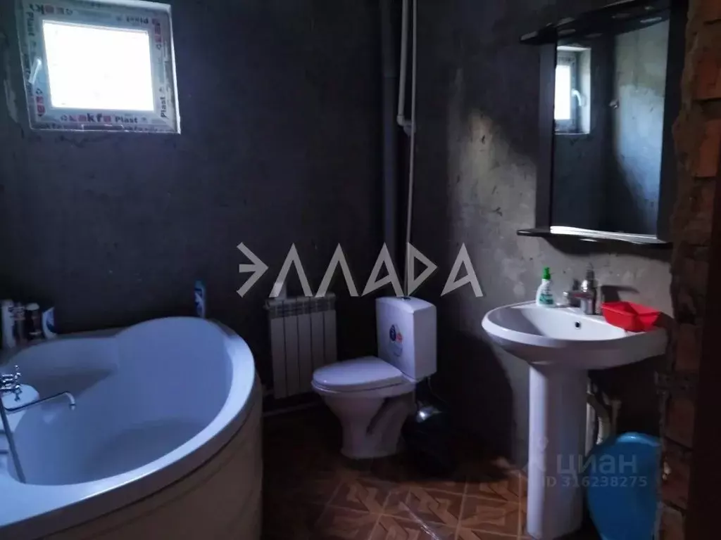 Дом в Ростовская область, Ростов-на-Дону 3-й Экипажный пер. (125 м) - Фото 1