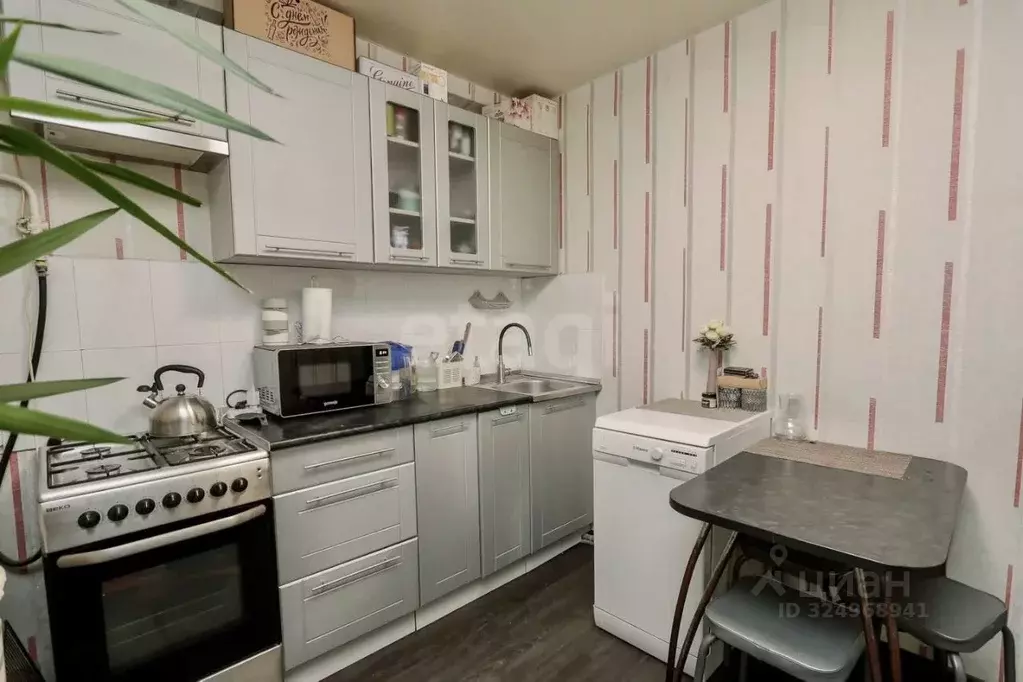 2-к кв. Удмуртия, Ижевск ул. 10 лет Октября, 49 (43.3 м) - Фото 1