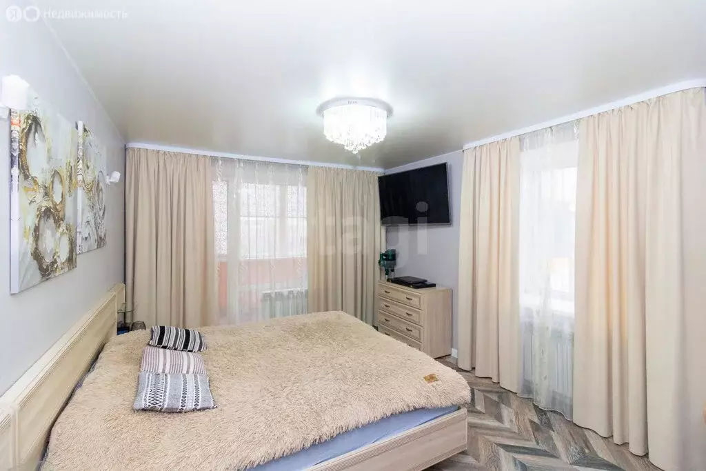 2-комнатная квартира: Тюмень, улица Мельникайте, 124 (50 м) - Фото 1