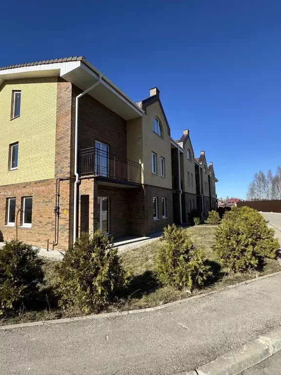 Таунхаус в Тульская область, Тула Октябрьская ул., 311к8/3 (142 м) - Фото 1