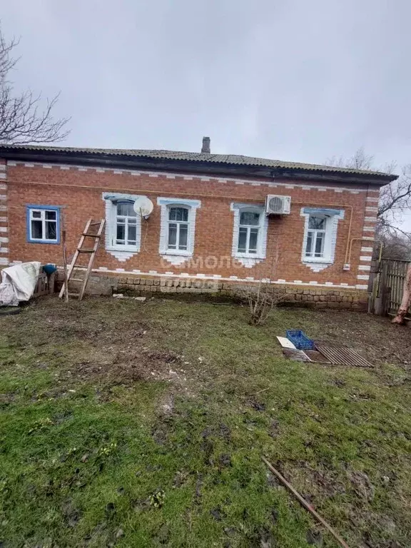 Дом в Калмыкия, Приютненский район, пос. Октябрьский  (76 м) - Фото 1